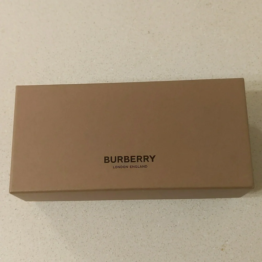 Burberry Bundle - Glasses case, lens cloth, & box